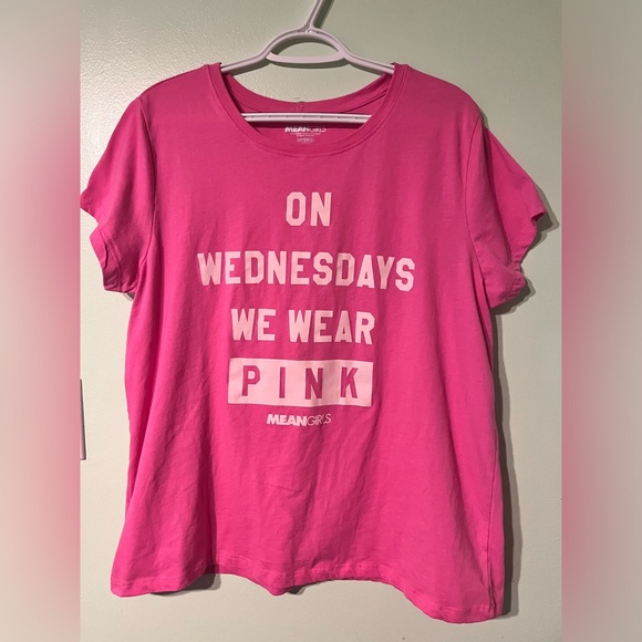 Mean Girls On Wednesdays We Wear Pink Graphic Print T-Shirt. XL. NWOT. - Picture 5 of 9